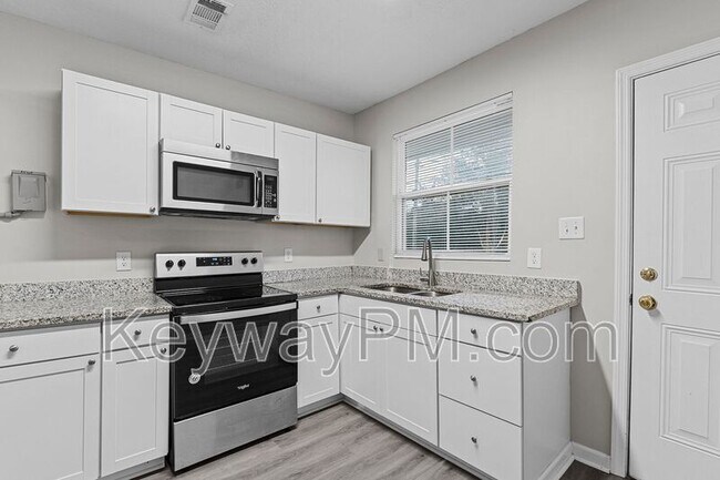 Building Photo - 1120 Dodge Ln