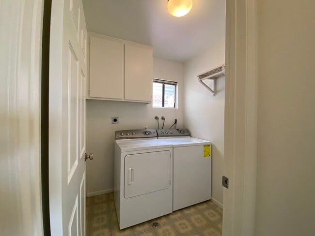 Building Photo - Cardiff Home in Desirable Sandy Point With...