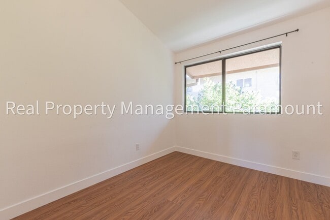 Building Photo - Spectacular 2 Bedroom, 2 Bath Condo with Large Loft flex-space