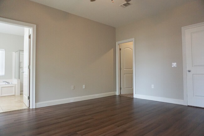 Building Photo - 108 Creve Core Dr