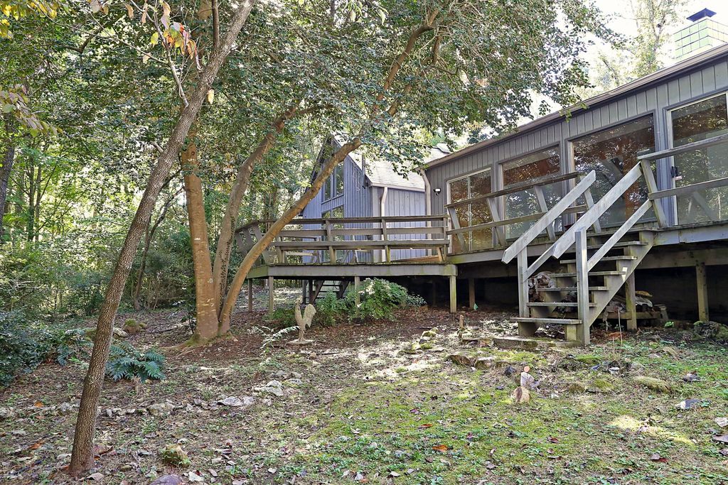 Building Photo - 914 Crestwood Ln