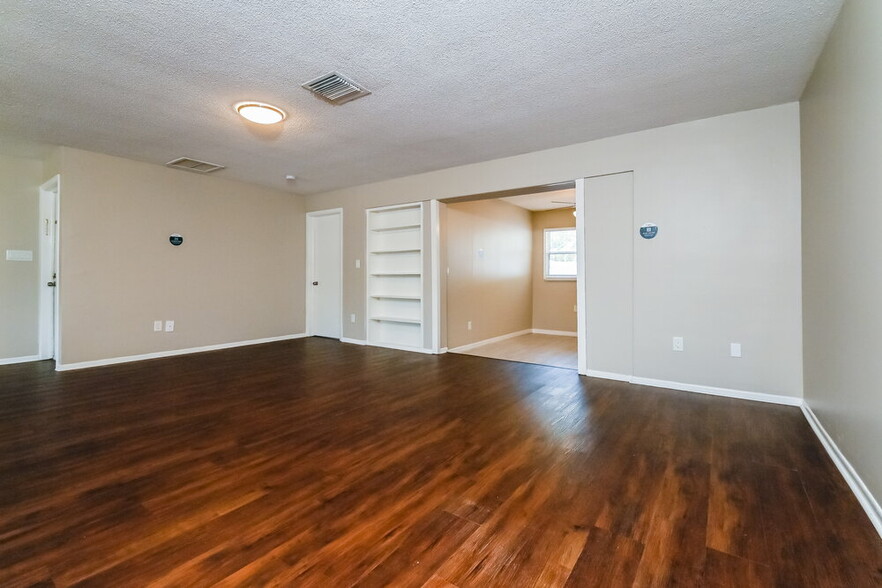 Building Photo - 712 Canterbury Rd