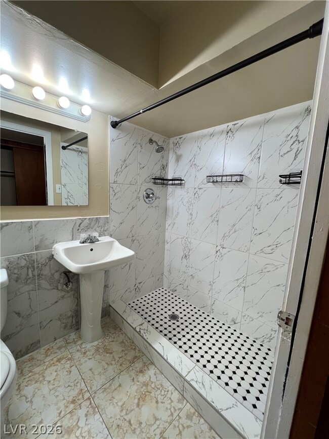 Building Photo - 1425 Wengert Ave