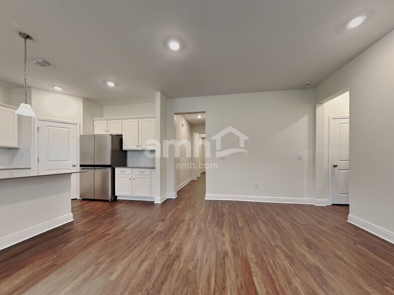 Building Photo - 27550 St Andrews Ave