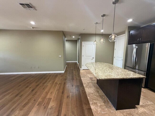 Building Photo - 7291 N Scottsdale Rd