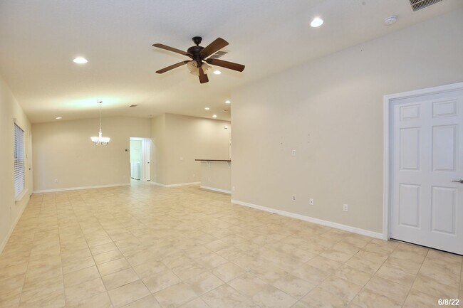 Building Photo - Beautiful 3/2 Corner Duplex with Water Vie...