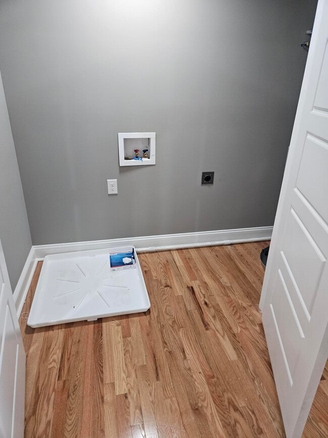 Building Photo - 402 Gunn St