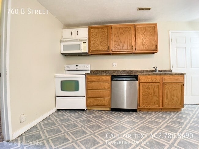 Building Photo - 760 B St