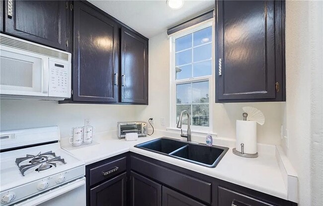 Building Photo - 444 Pier Ave