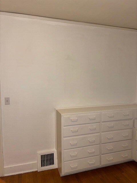 Building Photo - 5914 S Carver St