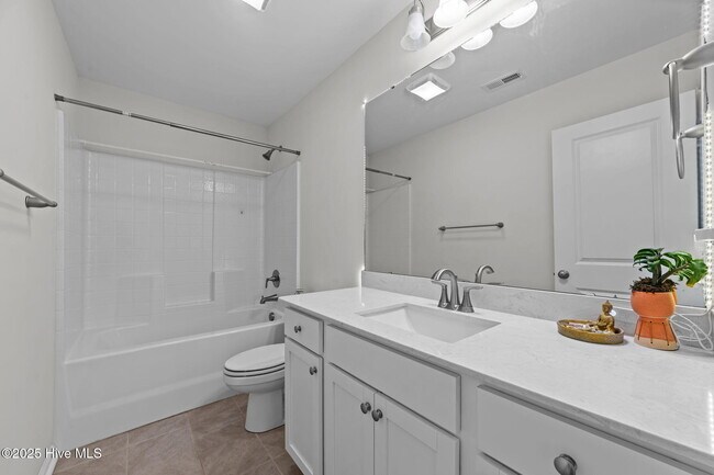 Building Photo - 828 Knoll Cir