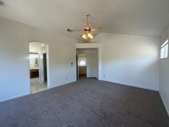 Building Photo - 325 Melbourne Dr