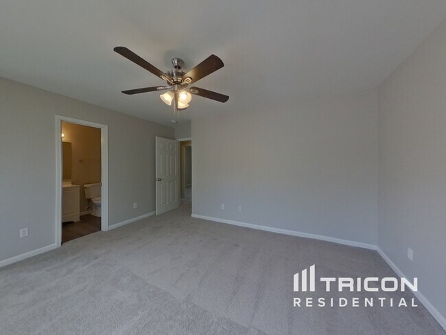 Building Photo - 827 Oakshire Cir