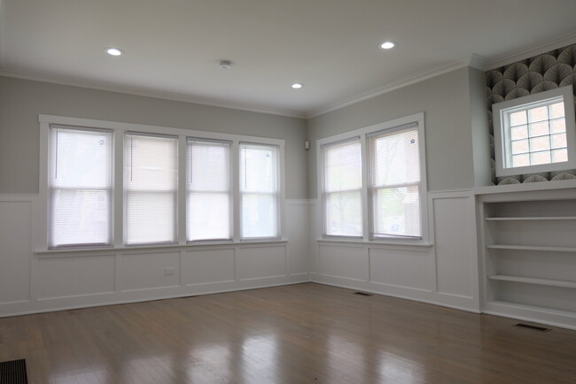 Building Photo - 4346 W Parker Ave