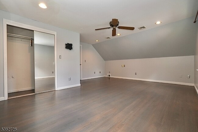 Building Photo - 25 Glenview Dr