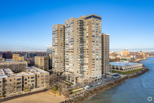 Shoreline Towers Condominiums - 6301 N Sheridan Rd Chicago IL 60660 ...