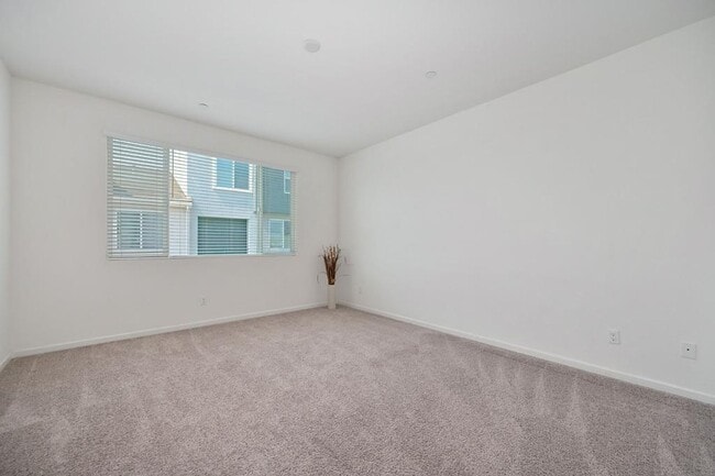 Building Photo - Now Leasing – 3 Bed + Loft, 2.5 Bath (2019...