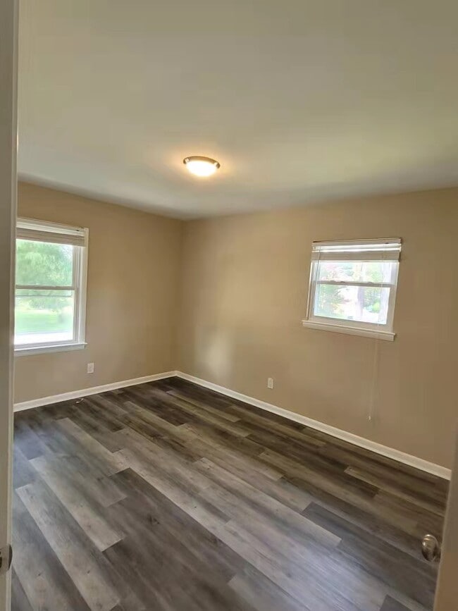 Building Photo - 520 Williamsburg Rd