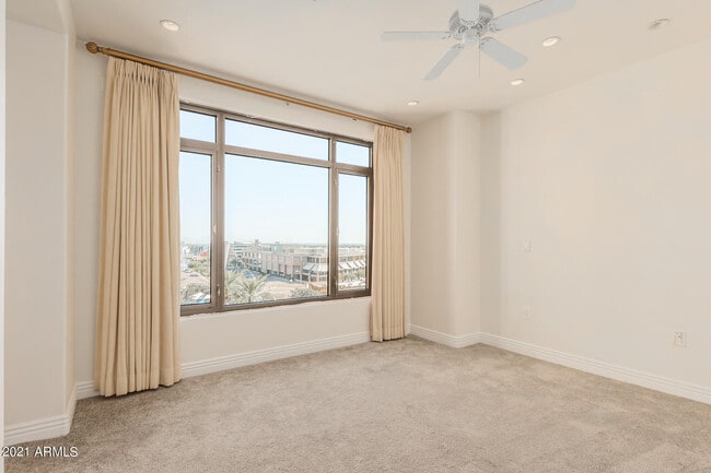 Building Photo - 7175 E Camelback Rd