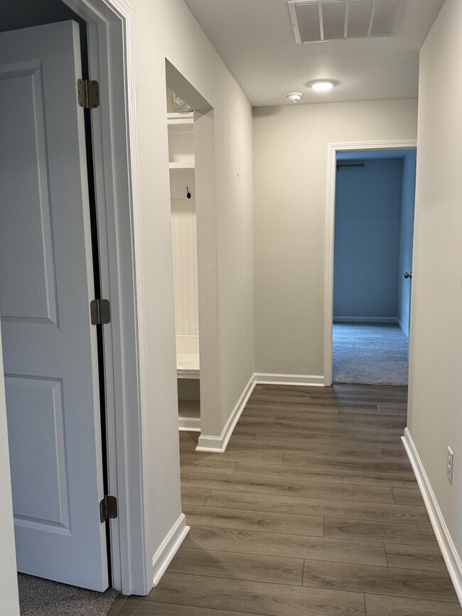 Building Photo - 424 Kohn Dr