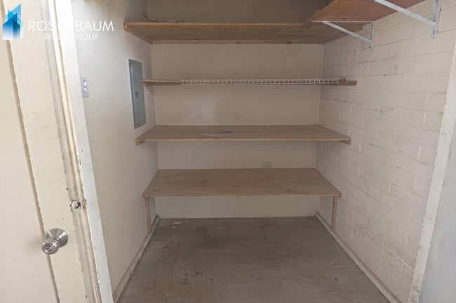 Building Photo - Charming 2 Bed, 2 Bath Appartment with Balcony, Central A/C & Pet-Friendly Living!
