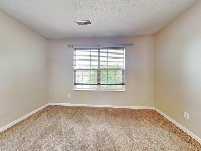 Building Photo - 10121 Pendula Dr