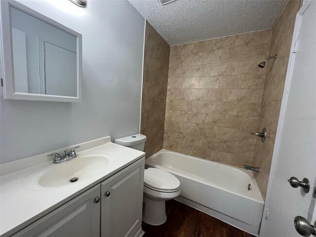 Building Photo - 3151 Bloomingdale Villas Ct