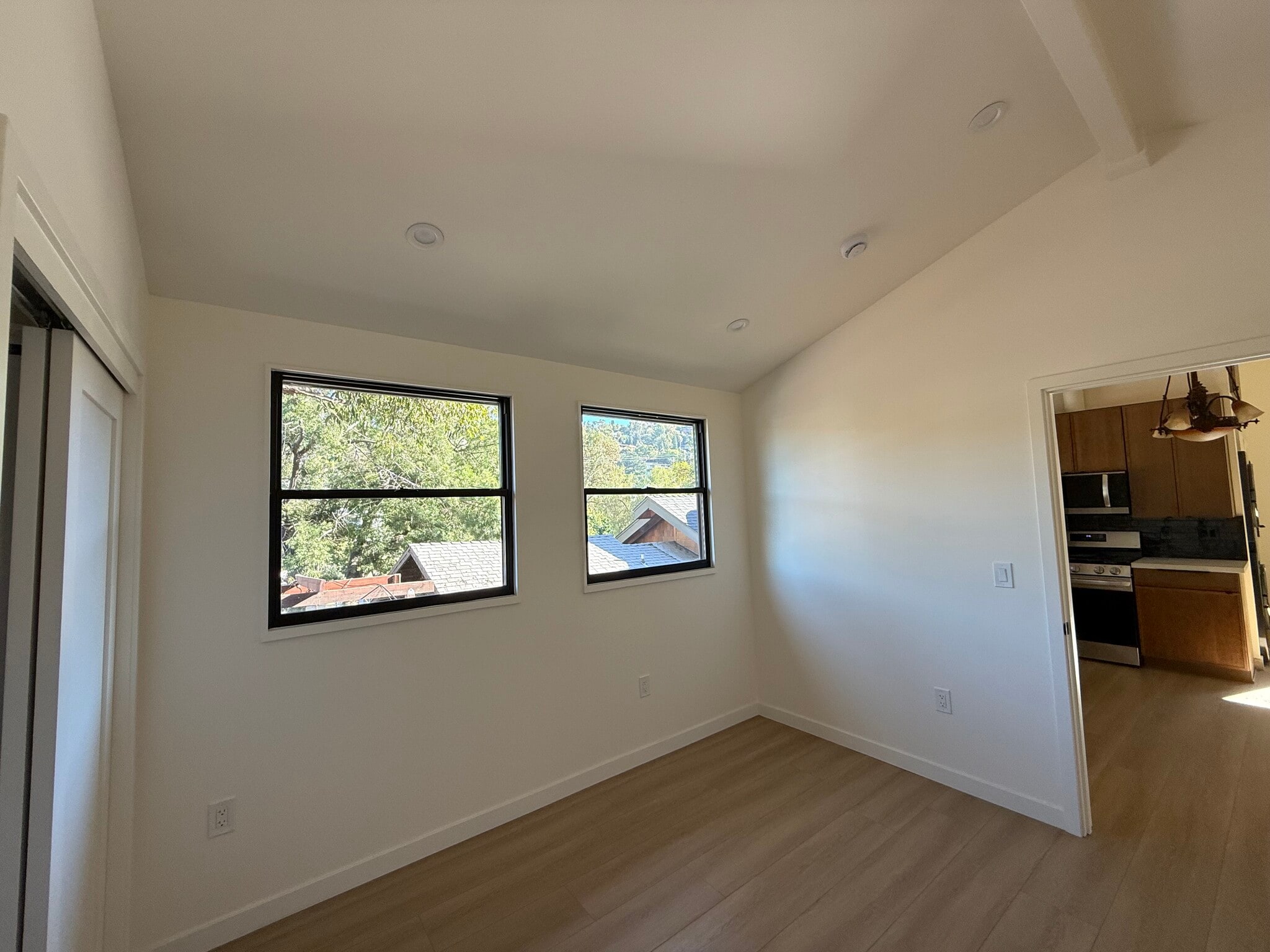 Building Photo - 2115 Hyperion Ave