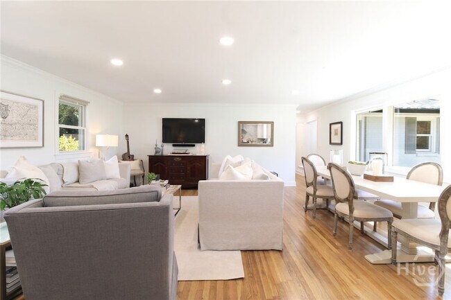 Building Photo - 1092 West Lake Dr