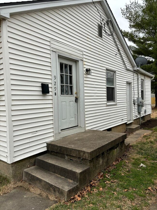 Building Photo - 929 Stanley Ave