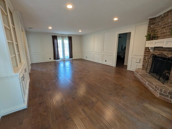 Building Photo - 11807 Highgrove Dr