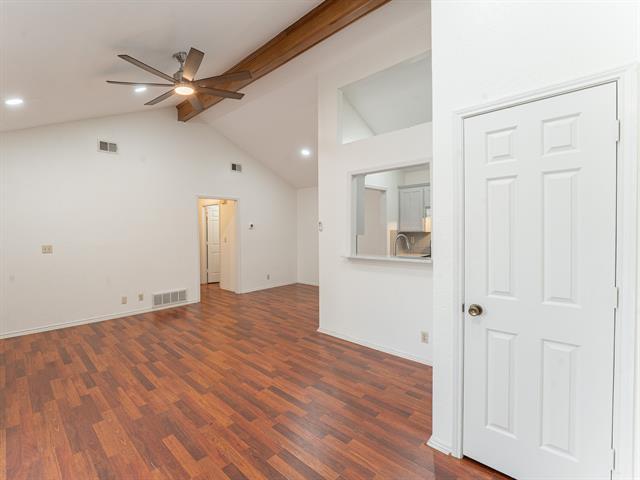 Building Photo - 513 Essex Pl