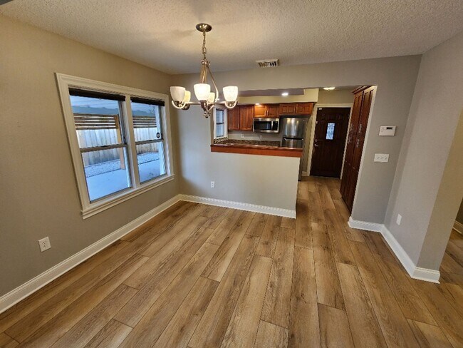 Building Photo - Lovely 3 Bedroom 1 Bath Home