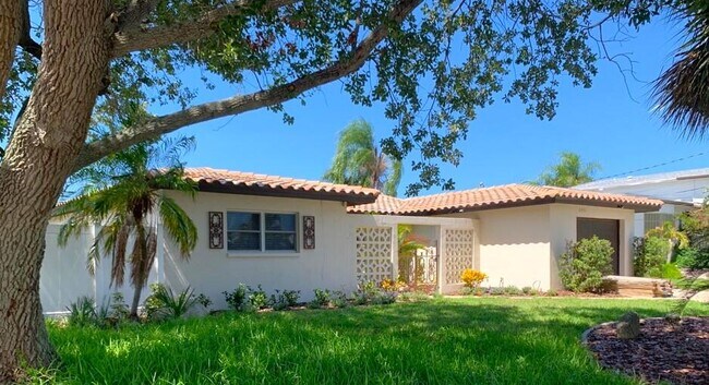 Primary Photo - 560 Paula Ave