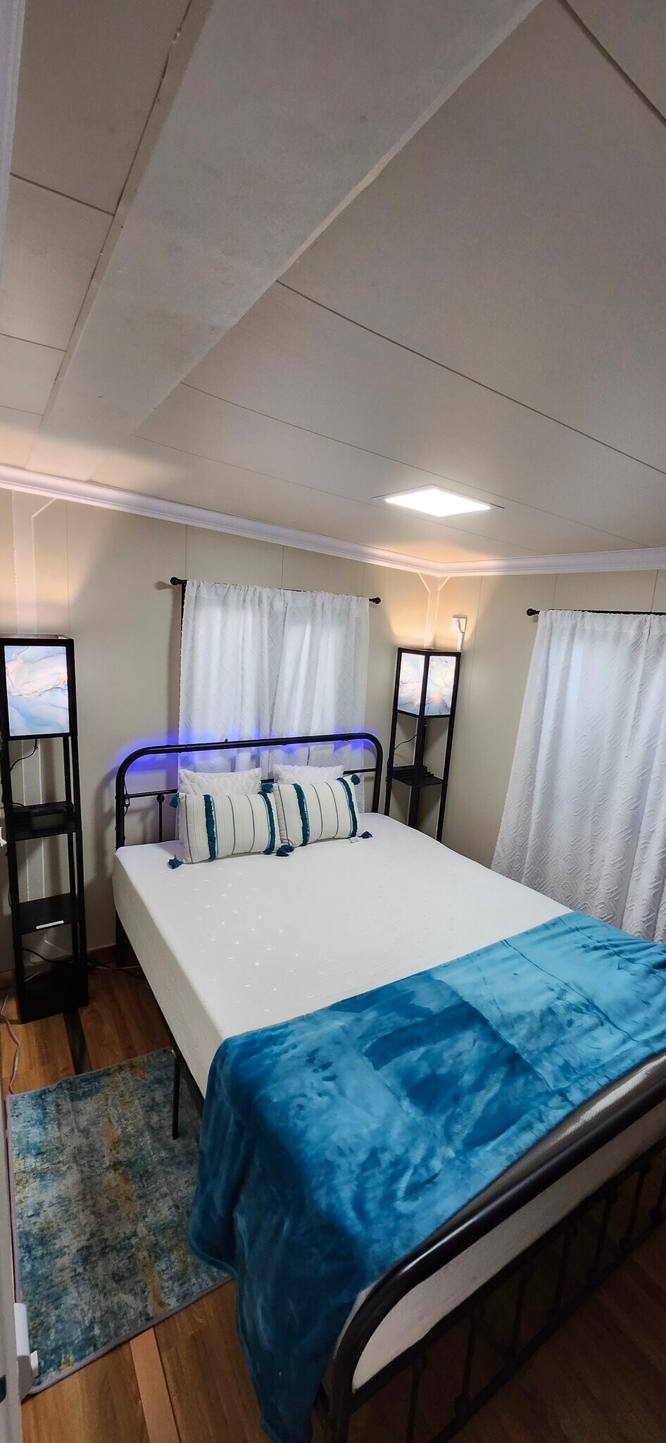 Building Photo - 2 W Nakoma