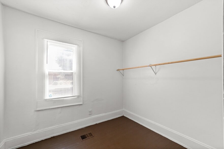 Building Photo - 8302 Sowinski Ave