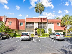 Building Photo - 1 Jacaranda Country Club Dr