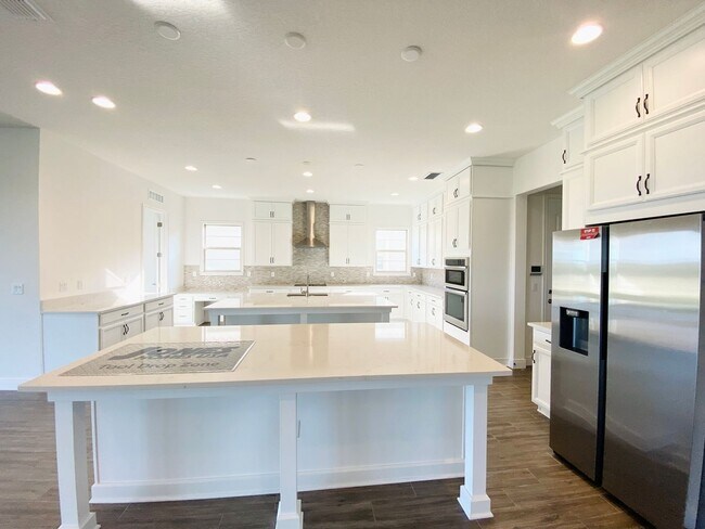 Building Photo - Luxury house for rent