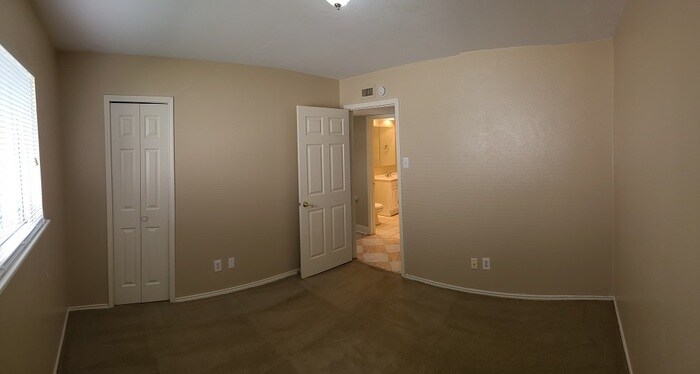 Building Photo - 2901 Robin Hill Ln