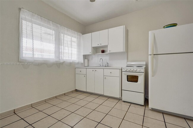 Building Photo - 7300 Byron Ave