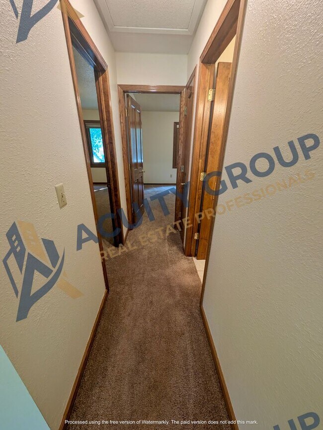 Building Photo - Elm Creek Park adjacent Large 2+BR House For Rent
