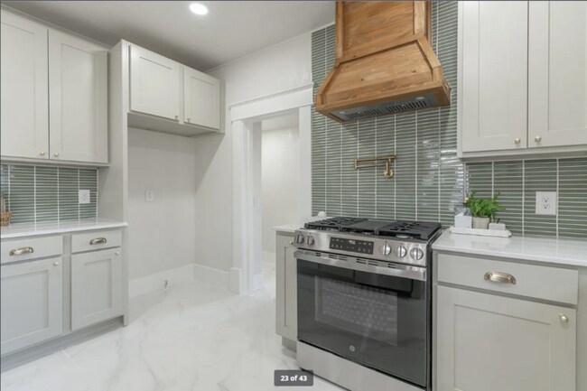 Building Photo - 4 Bed 3 Bath in Uptown OKC