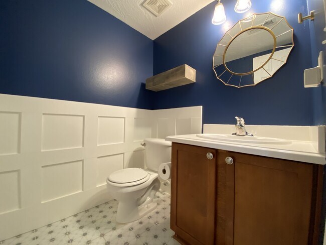 1/2 bathroom 1st floor - 156 S 1100 W