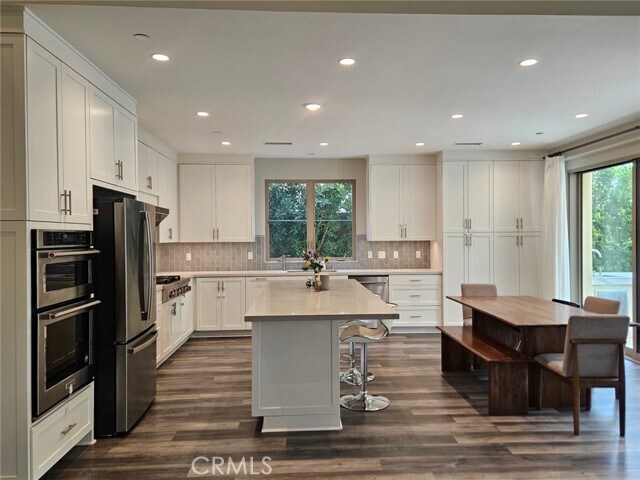 Building Photo - 117 Parakeet