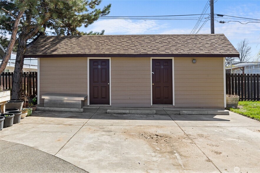 Building Photo - 502 E River Ave