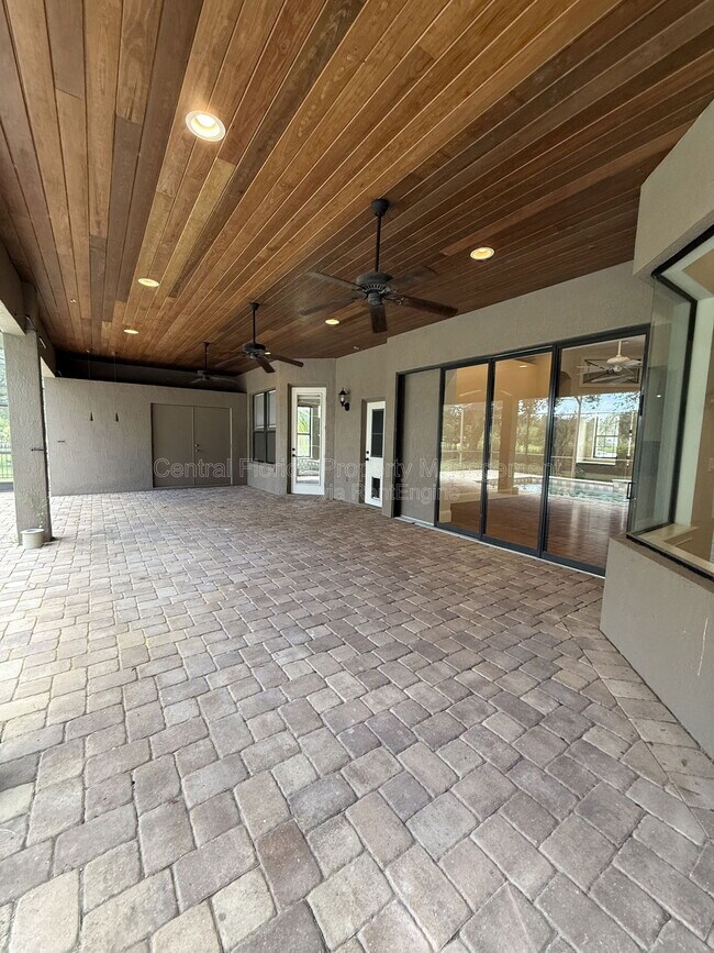 Building Photo - 708 Palenci Ct