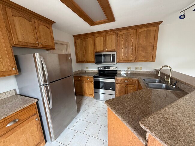 Building Photo - 1502 W Kiwi