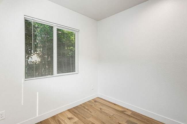 Building Photo - 7401 Valaria Dr