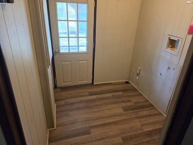 Building Photo - 231 Melody Ln