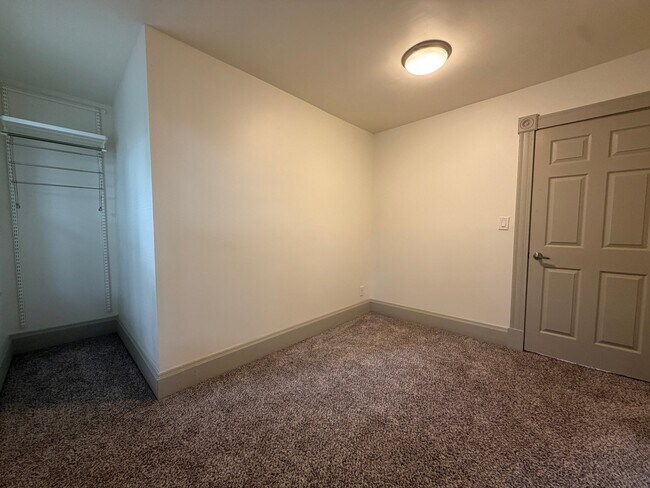 Building Photo - 4127 Lakeman St